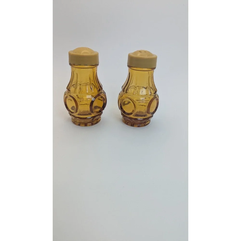 Vintage Amber Glass Salt Pepper Shakers‎ Thumbprint Ribbed MCM Retro Set 4 Inch